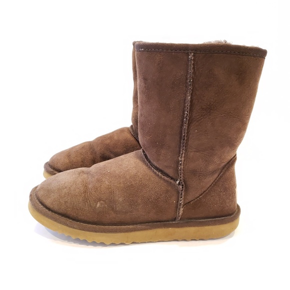 Ugg sn 5875 chocolate brown short w 8 - Picture 1 of 5